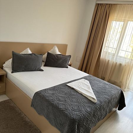Fast Airport Accomodation Otopeni Buitenkant foto