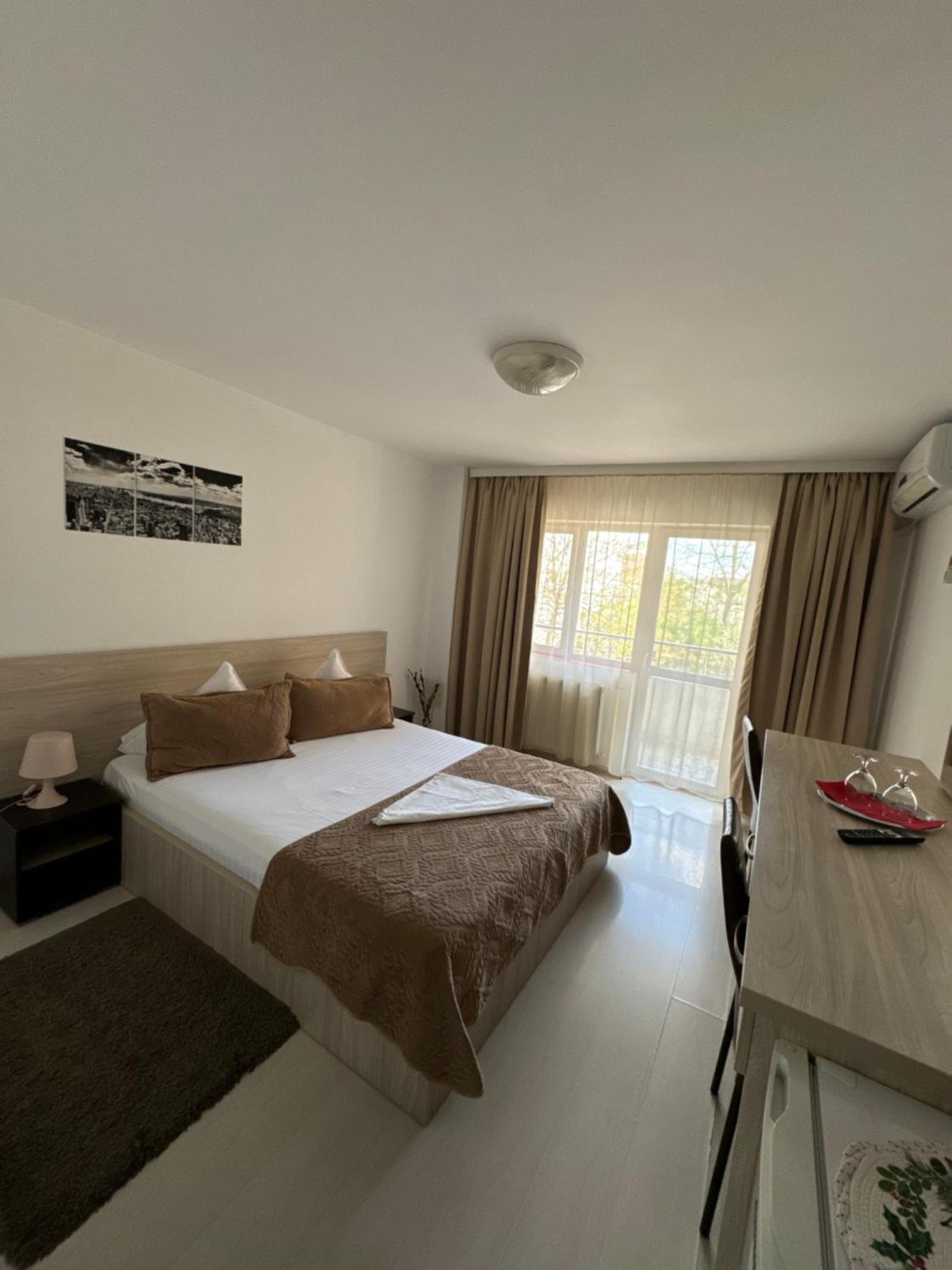 Fast Airport Accomodation Otopeni Buitenkant foto
