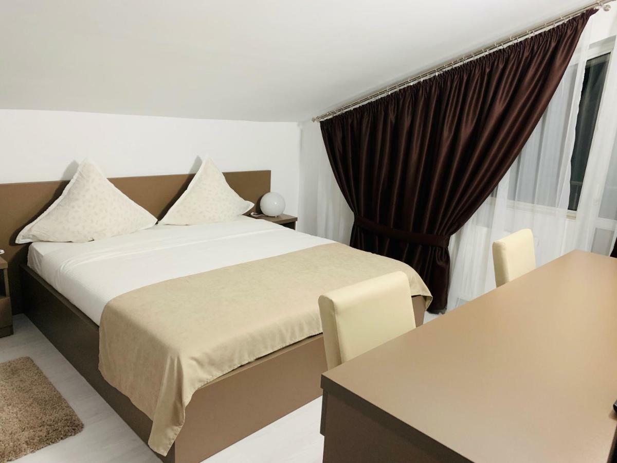 Fast Airport Accomodation Otopeni Buitenkant foto